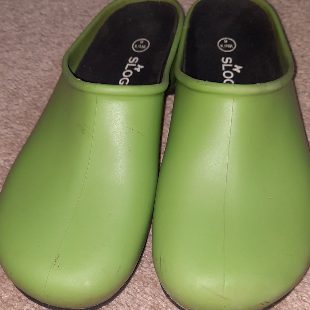 Green garden Sloggers in size 6